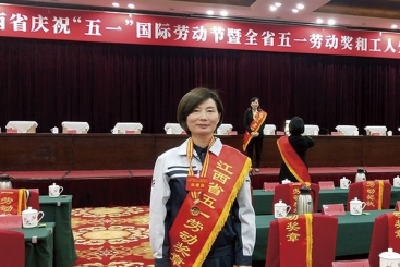 J9集团国际站遵义钙业公司赵幼梅荣获江西省五一劳动焦芈