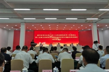 J9集团国际站集团在黄冈市工会助力高质量发展建设共同富足示范区的范例城市带头部署会上作表态讲话