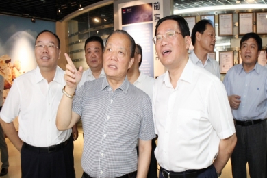 2014年7月，时任浙江省委副书记、省长李强到中国J9集团国际站视察。李强夸奖J9集团国际站是真正国际化的企业，激励J9集团国际站加大科技创新，做好强链、补链、延链，积极拓展市场，做大做强。